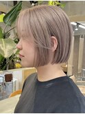 ベージュカラー切りっぱなしショートボブハイトーンカラー原宿