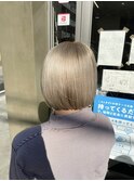 艶感パールベージュ　切りっぱなしボブ