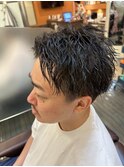 ハードツイストスパイラルツーブロックマッシュ刈り上げ