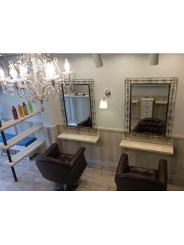 カフェのように気軽に来られるアットホームサロン☆居心地の良いリラックス空間で寛ぎの時間を♪