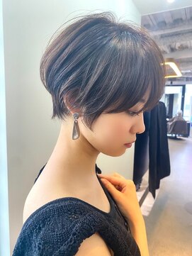 ワン バイ ジエクト(One by The Ect) 【似合わせ】小顔ショート/フェザーショート/くすみベージュ