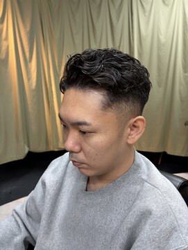 バーバーコモンズ(BARBER COMMONS) サイドパートパーマスタイル