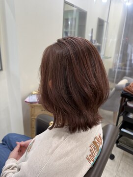 ヘアアンドネイル シーソー(Hair&Nail Seesaw) コーラルピンクカラー×くびれボブ