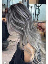 サロウィン 下北沢(SALOWIN) ホワイトベージュのシャドールーツ