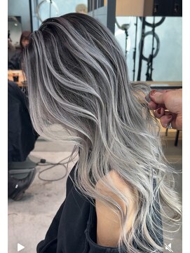 サロウィン 下北沢(SALOWIN) ホワイトベージュのシャドールーツ