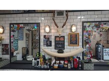 床屋のよこがわの雰囲気（ビンテージな雰囲気で、リラックスした時間をお過ごしください）