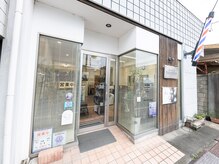 ヘアーサロンタカハシの雰囲気(桐生駅から徒歩7分、サロン前に駐車場2台完備)