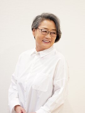 えがお美容室 【えがお美容室】50代60代に人気◎白髪を活かしたショートボブ