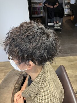 エヌプラス(N+) 刈り上げセンターパートサーフカールブルーブラッフェザーパーマ