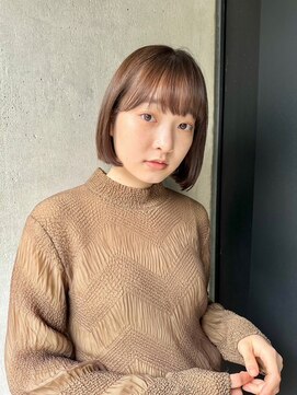 ラミ(L'ami) 大人ナチュラル切りっぱなしボブ耳かけショート