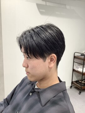 ステアーズ(Stairs) コンパクトなセンターパートスタイル