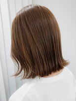 ガーデンヨコハマエスト(GARDEN YOKOHAMA est)&nbsp;ロブ　外ハネ　切りっぱなし　ベージュ　ウェットヘア