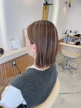 ザイエロー(THE YELLOW) 切りっぱなしボブのハイライトカラー♪