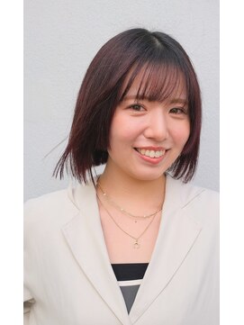 エン(En,) 柔らかい印象のピンクブラウンとぱつっとボブ◎