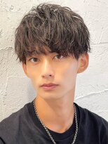 緩め波巻きスパイラルパーマメンズセンターパートウルフカット