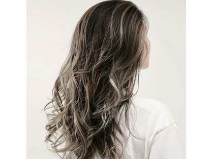 ヘアー ラウンジ コン モア(hair lounge Comme moi)の写真