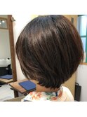 手櫛でまとまる大人なショートボブ