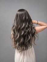 ソラヘアー(SORA hair)&nbsp;透明感グレージュ×ハイライトロングウェーブ　10代20代　夏秋