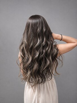 ソラヘアー(SORA hair) 透明感グレージュ×ハイライトロングウェーブ 10代20代 夏秋