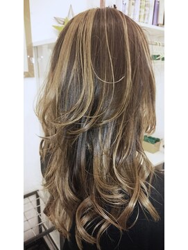 スタッフ イット ヘアー レイヤー×バレイヤージュ♪