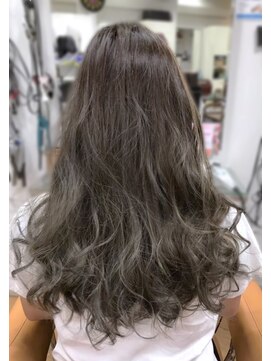 トゥエンティーフォー 泉大津店(24) オリーブ色が大人可愛い♪爽やかカラー