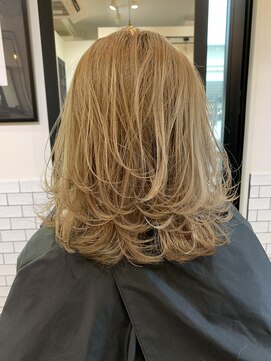 サロンドミルク 溝の口店(salon de MiLK) 20代30代40代ワンカールでキマるレイヤーカットベージュカラー!