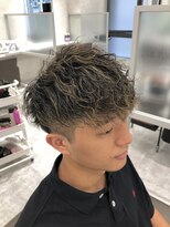 キートス(Kiitos)&nbsp;ハイライト波巻きスパイラルパーマツーブロックマッシュ