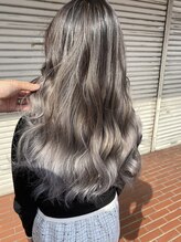 リンドヘアー(Lindo hair) ホワイトグレージュのエアタッチ