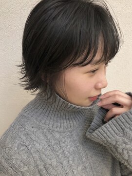 エイチ(811) レイヤーミニウルフチェリーブラウン大人ショート美髪前下がり