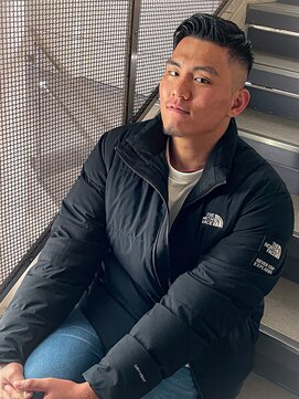 キングマンバーバー(KING MAN BARBER) サイドパートスキンフェード