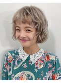 柔らかグレージュのハイトーンボブ