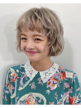 レコ 渋谷(LECO) 柔らかグレージュのハイトーンボブ
