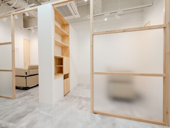 アスター 越谷レイクタウン(aster)の写真/《待望の完全個室内完結型サロン》落ち着いた雰囲気で寛げるプライベートな個室空間☆