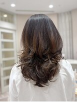 ビューティーセラーバイハリウッド(BEAUTY CELLAR BY HOLLYWOOD) ロングハイレイヤー