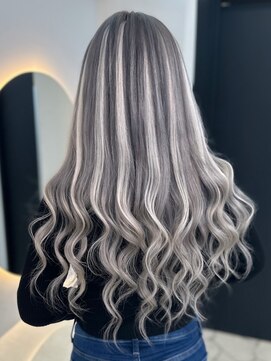 ラピス 福岡天神店(Lapis) ホワイトシルバーアッシュ×ホワイトメッシュハイライト