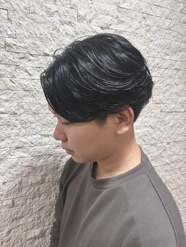 ツーブロ／フェザーパーマ／ニュアンスパーマ／センターパート