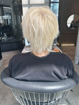 トイロ 新宿(Toiro) ショートウルフホワイトカラー