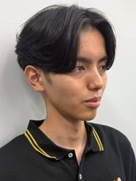 セプト 博多(SEPT.)&nbsp;センターパート 毛流れパーマ ツーブロック 刈り上げ 黒髪