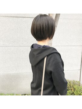 デフィー(DEFY) グレージュカラーのショートスタイル