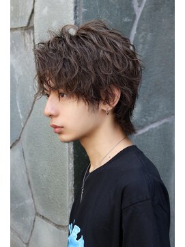 ネイビー(NAVY) スパイラルパーマ マッシュウルフ センターパート アッシュ