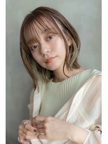 メゾンバイハバナ(maison by HAVANA)&nbsp;大人かわいいフェザーバングカーキグレージュミディアムウルフ