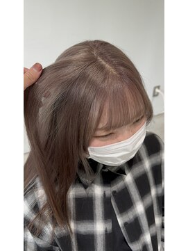 スリー(three) ベージュカラー