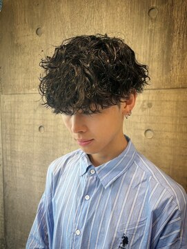 ビンゴ(BINGO) 1868黒髪アッシュブラックツーブロックツイストスパイラルパーマ