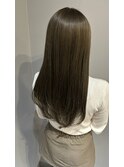 オリーブベージュ