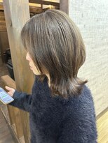 ララ(LALA) レイヤーカット、くびれスタイル、オリーブグレージュ