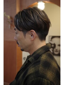 エディ(Edy) メンズセンターパート刈り上げローライト眉毛カット外国人風岡山