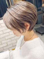 アヴァロン(AVALON)&nbsp;30、40代にオススメ！立体感くびれショート×シャンパンカラー