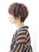 ことりベージュネイビーカラー毛先パーマ小顔ワンサイドショート
