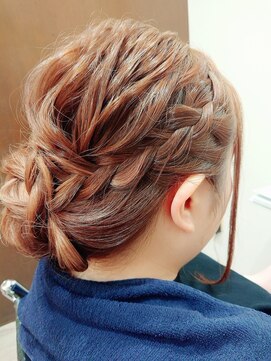 セシル(Cecil) 編み込みアップ