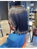 エミュー(emue)&nbsp;20代30代40代抜け感外ハネレイヤーラベンダーグレージュ透明感